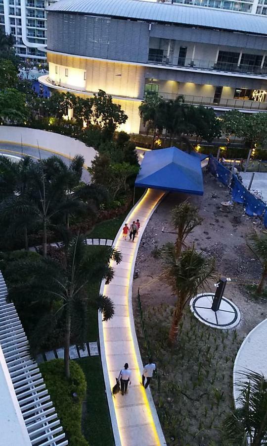 Azure C7 Balcony, Wifi, Near Mall Airport Manila Eksteriør bilde